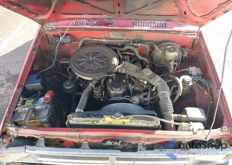 1987 Toyota Pickup Rn63 Std z USA, uszkodzony, nr VIN JT4RN63R0H0131270